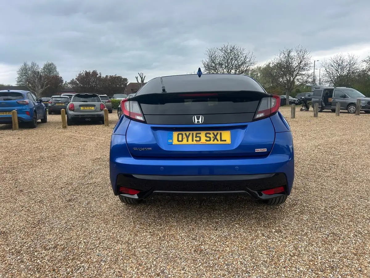 2015-honda-civic-16-i-dtec-se-plus-honda-connect-hatchback-big-4