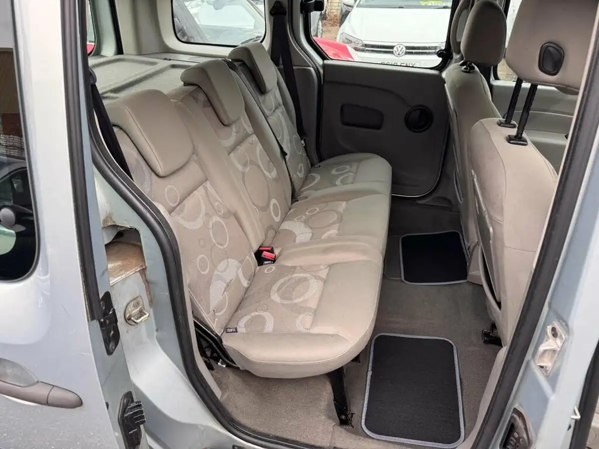 2011-renault-kangoo-16-expression-16v-105bhp-auto-big-9