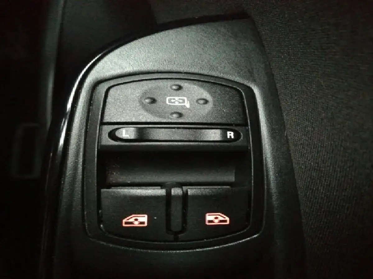 2019-vauxhall-corsa-14i-sri-vx-line-nav-black-90ps-5d-big-17