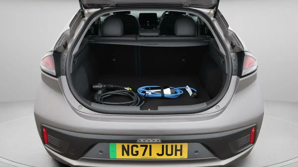 2022-hyundai-ioniq-e-premium-se-electric-big-17