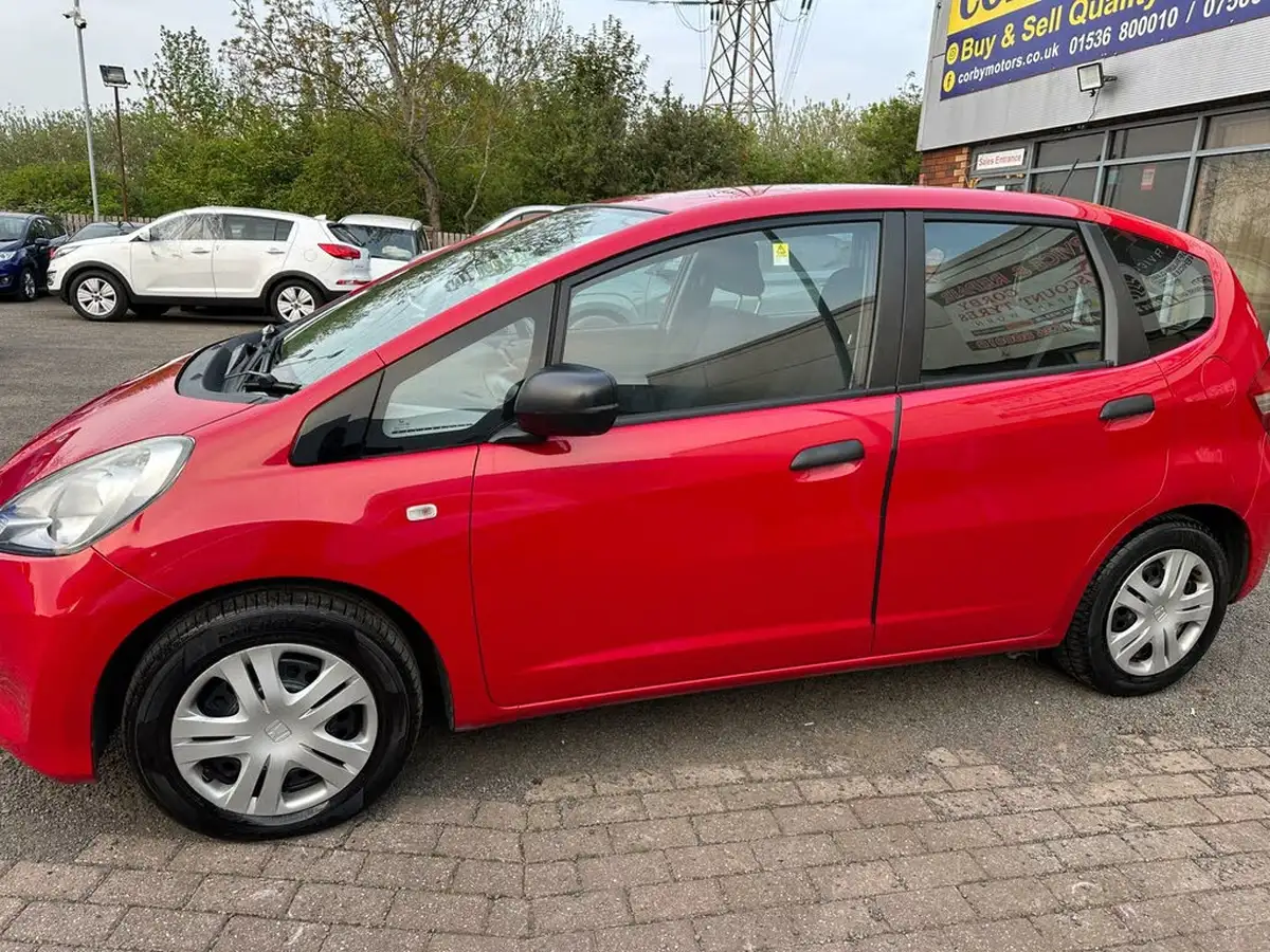 2014-honda-jazz-12-s-big-5