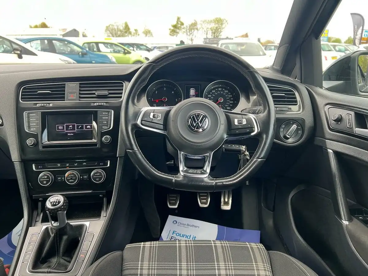 2014-volkswagen-golf-20tdi-gtd-bmt-5d-big-12