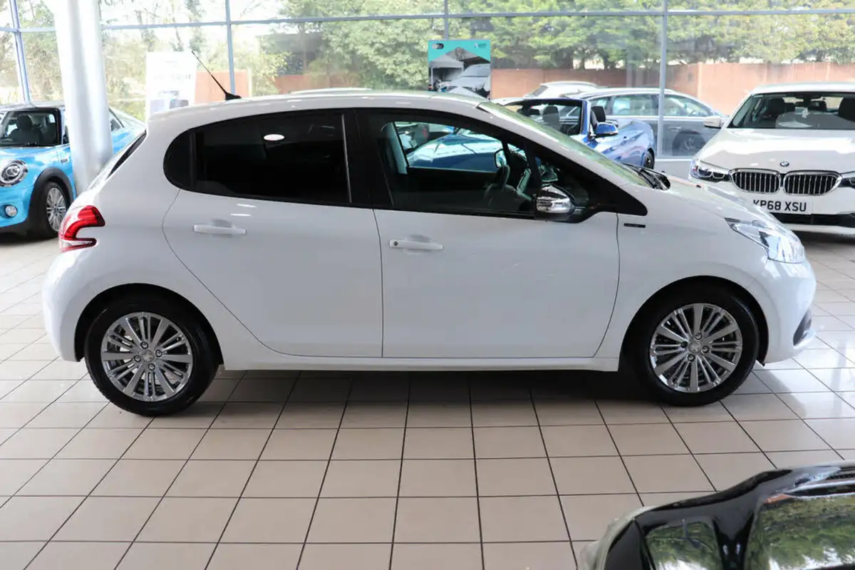 2019-peugeot-208-12-puretech-signature-big-8
