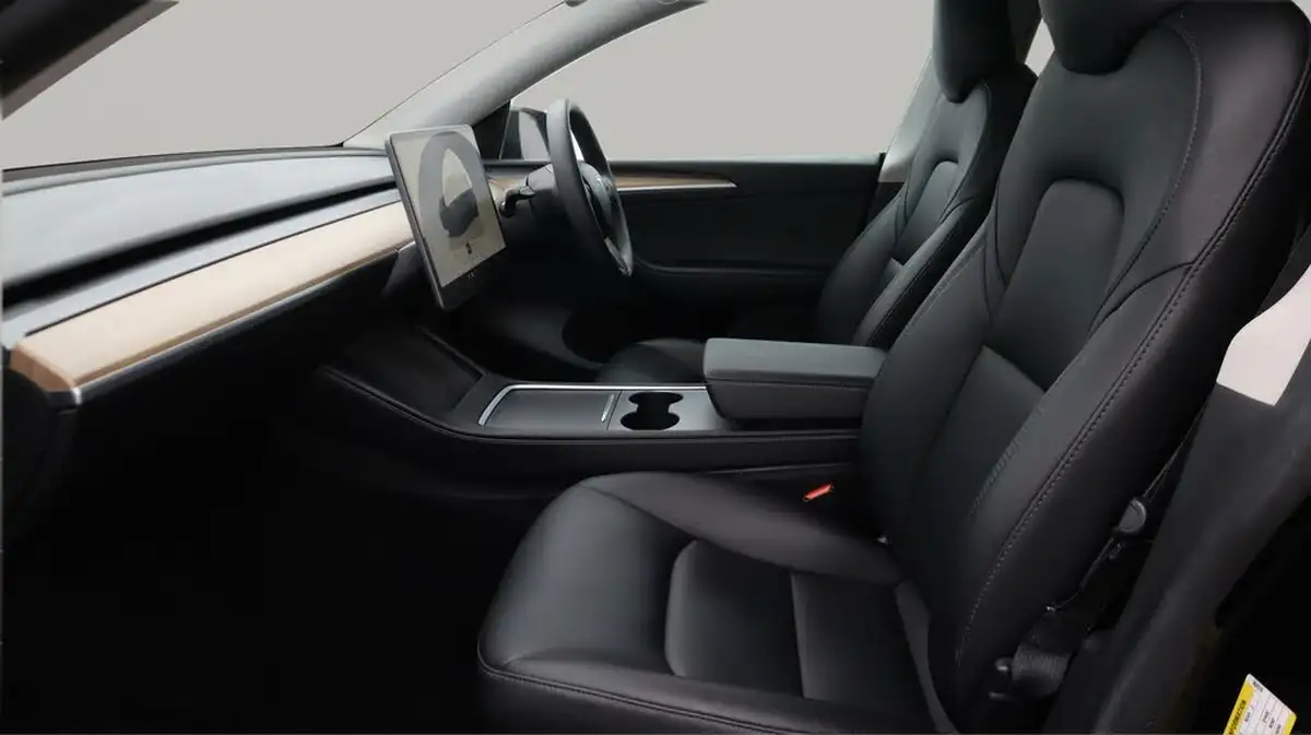 2022-tesla-model-y-e-long-range-big-14