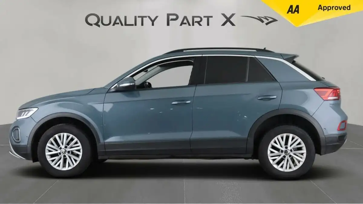 2022-volkswagen-t-roc-10-tsi-life-big-3