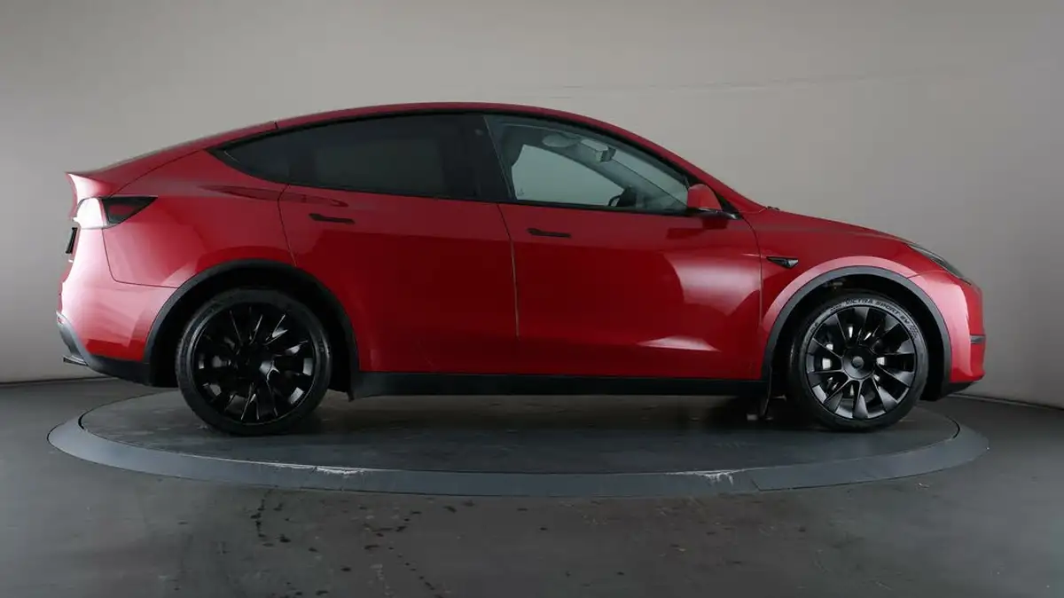 2023-tesla-model-y-e-long-range-big-53