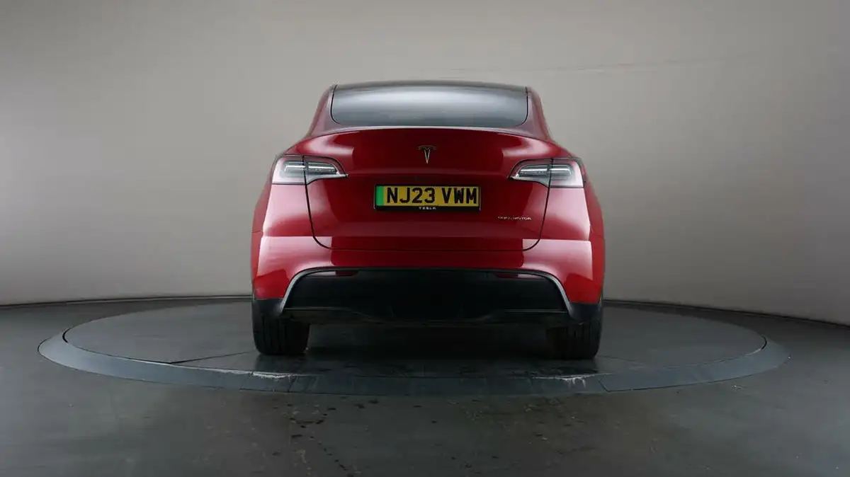 2023-tesla-model-y-e-long-range-big-25