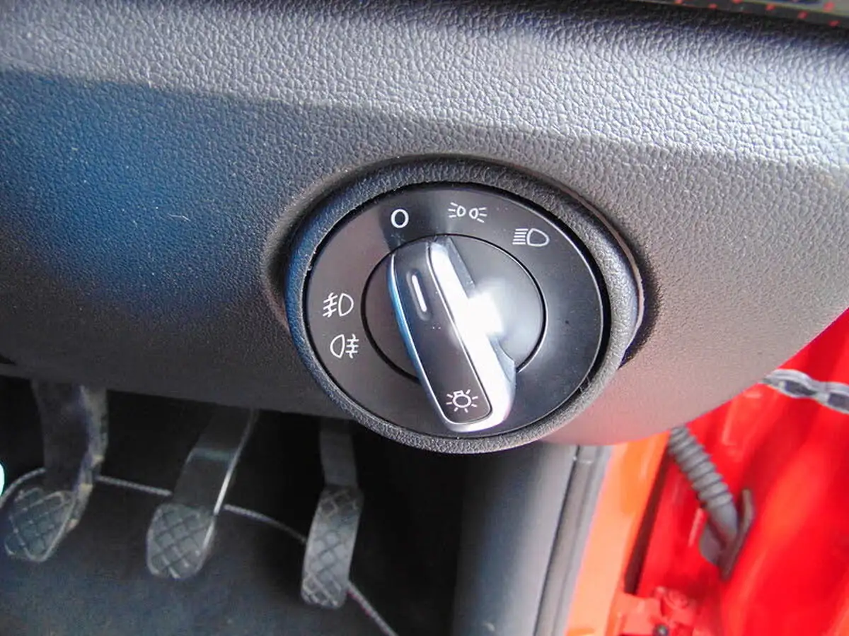 2019-volkswagen-up-10-gti-5d-big-18