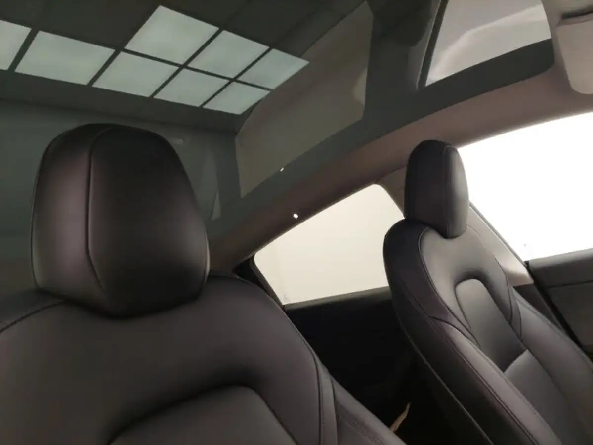 2022-tesla-model-y-e-long-range-big-13