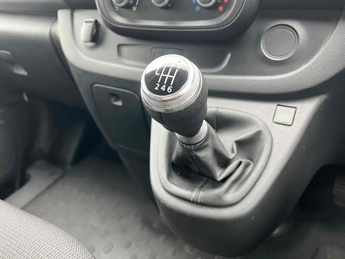 2021-renault-trafic-20dci-ll30-energy-120-business-panel-big-27