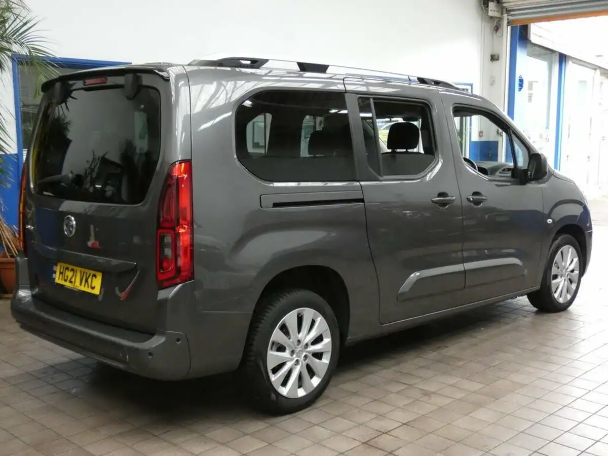 2021-vauxhall-combo-life-12i-elite-xl-big-12