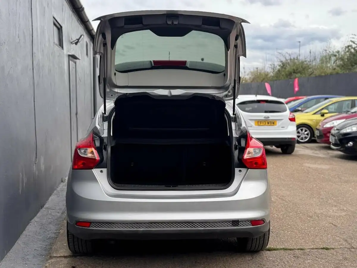 2014-ford-focus-10-zetec-scti-100ps-hatchback-big-46