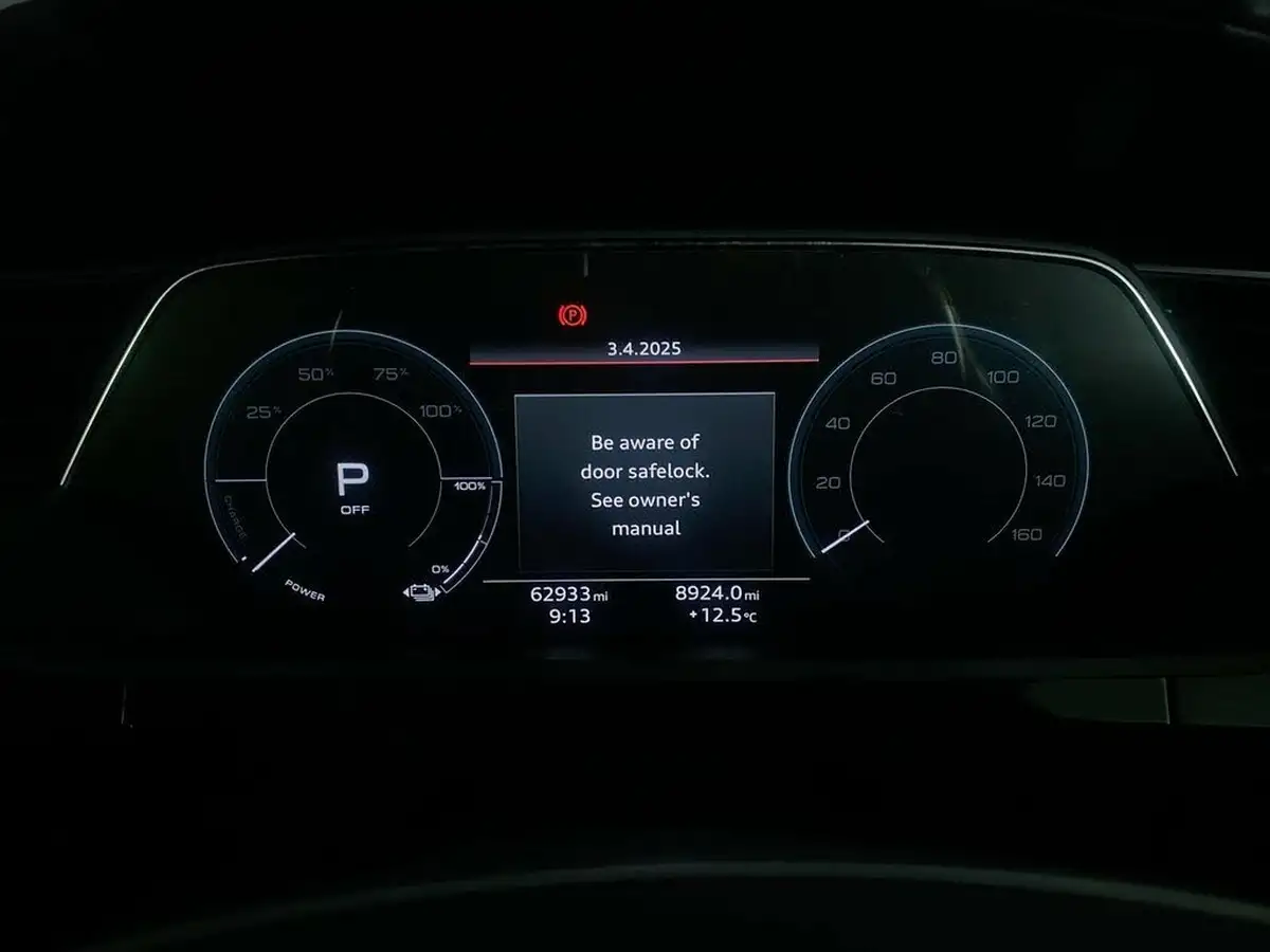 2021-audi-e-tron-50e-sport-station-wagon-big-27