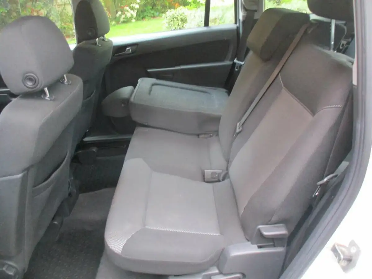 2013-vauxhall-zafira-16-exclusiv-big-25