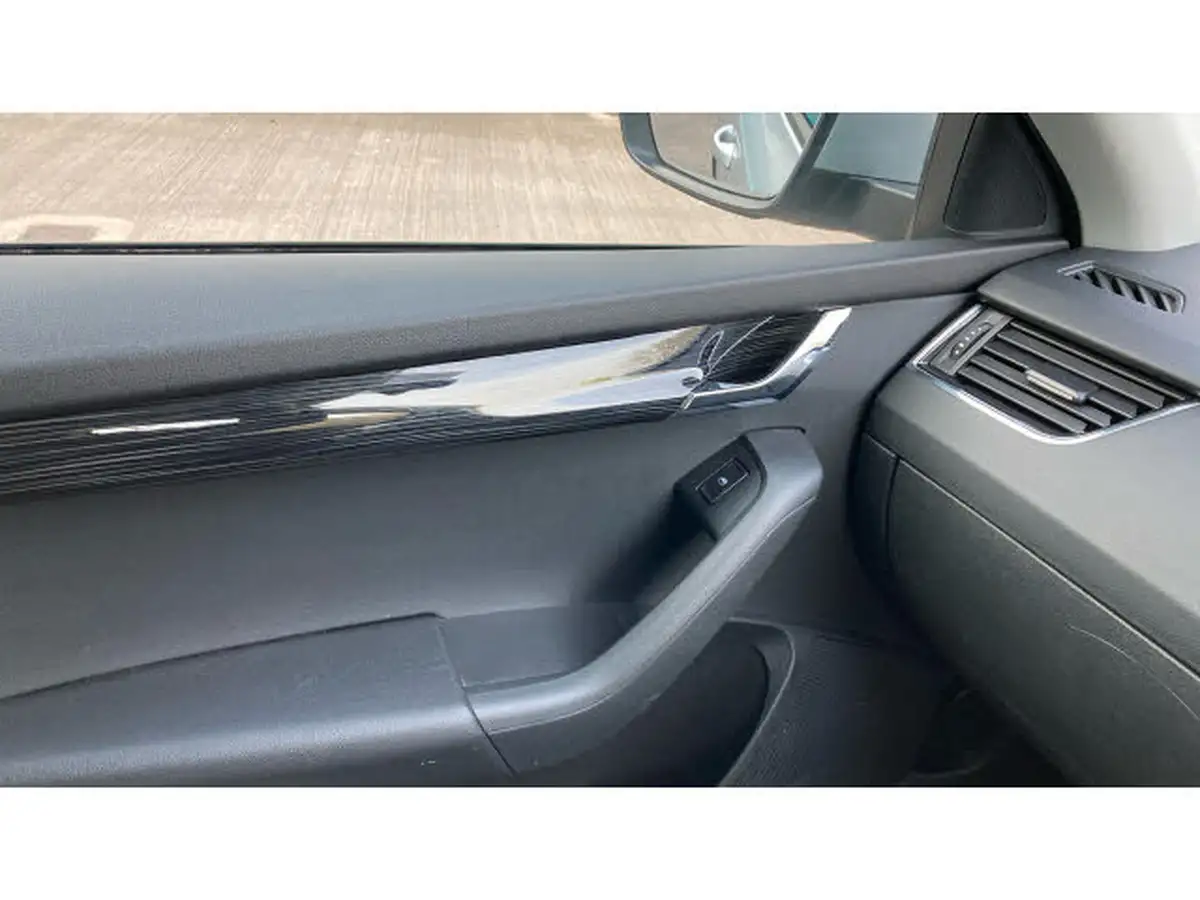 2019-skoda-octavia-20tdi-se-l-estate-dsg-big-25