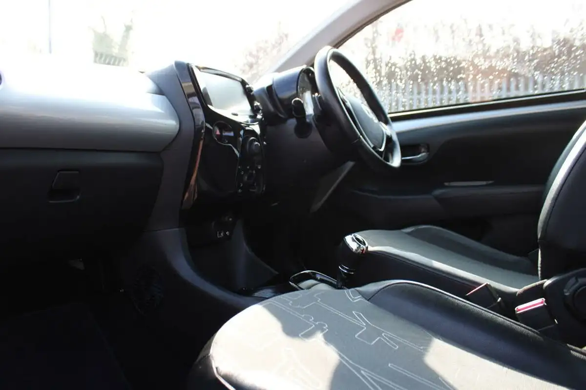 2016-toyota-aygo-10-vvt-i-x-pression-5d-x-shift-big-13