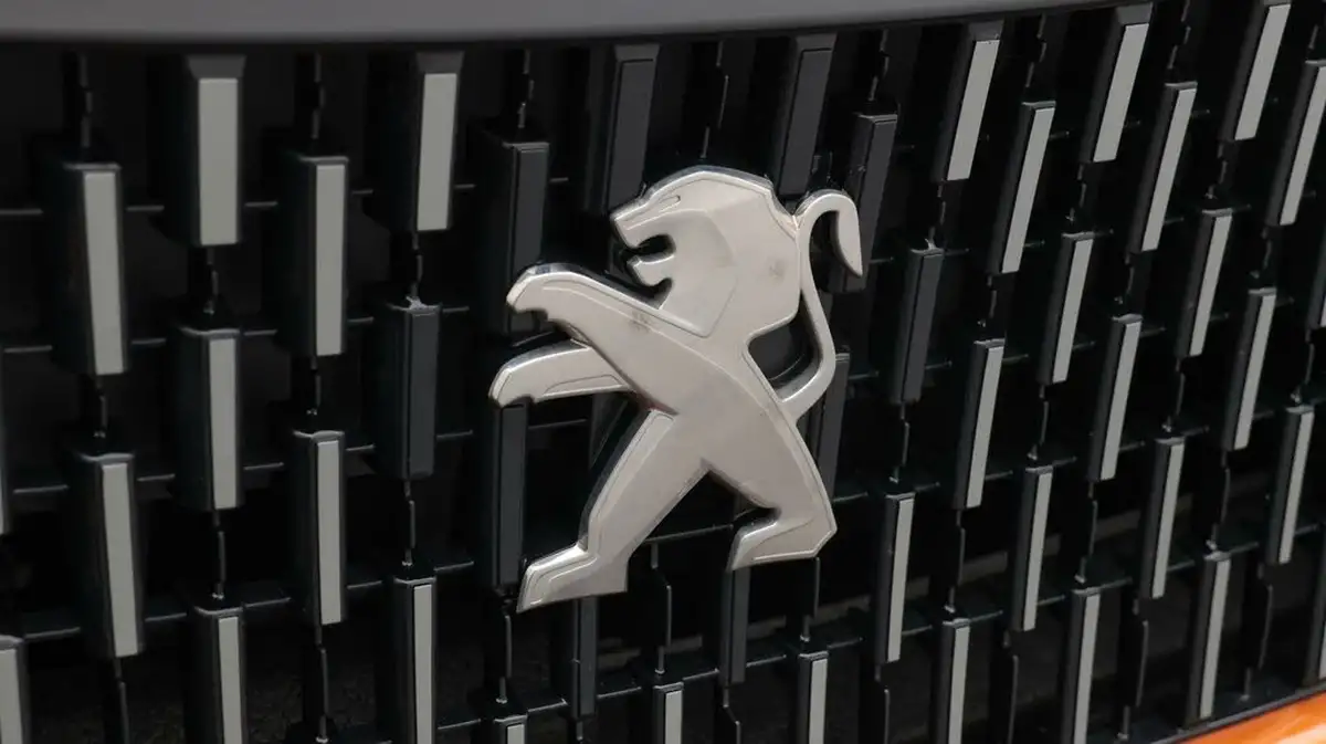 2022-peugeot-2008-suv-12-puretech-gt-big-24
