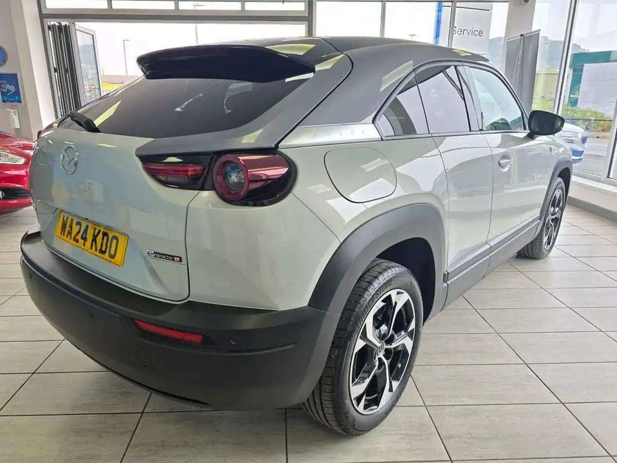 2024-mazda-mx-30-big-6