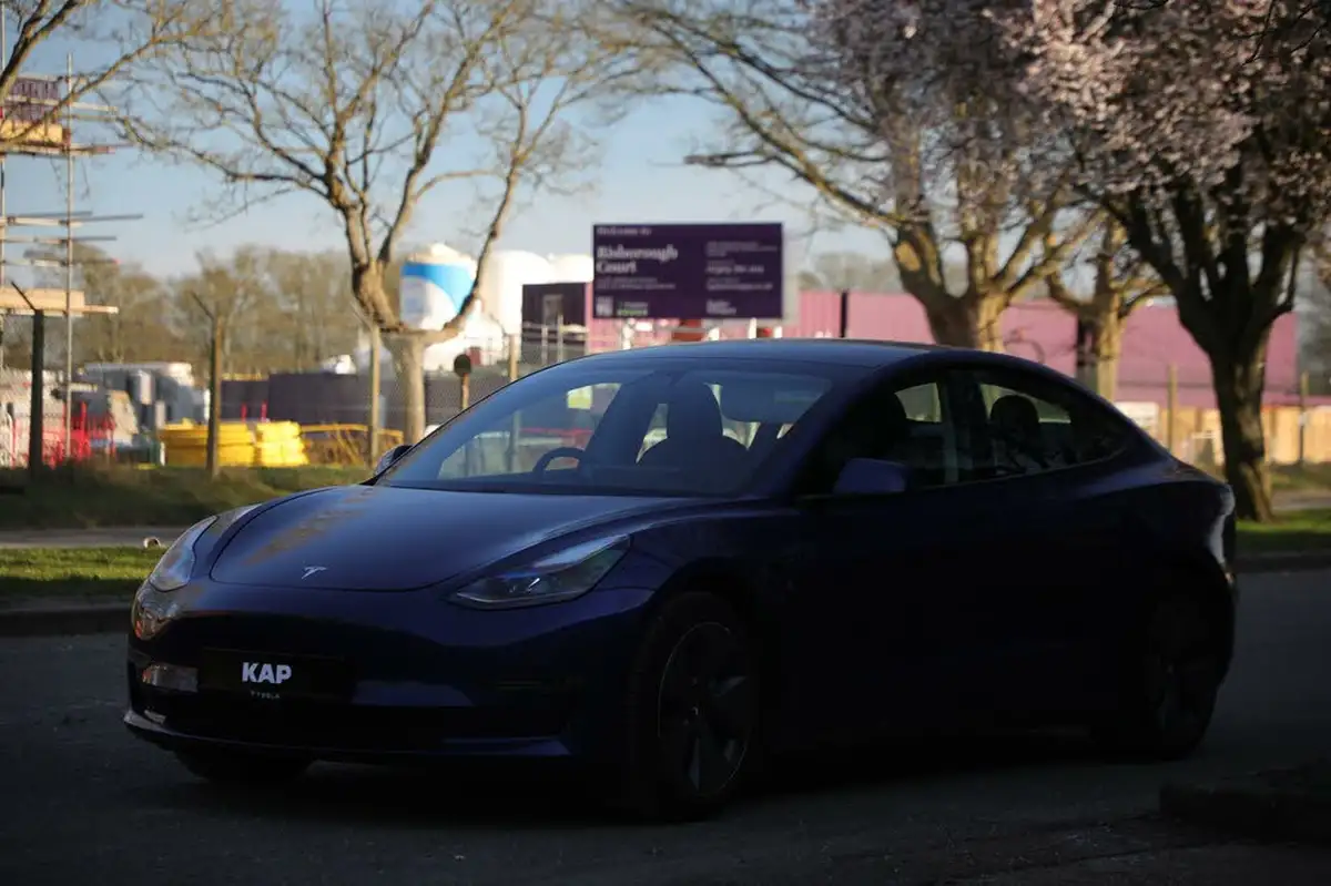 2020-tesla-model-3-e-long-range-big-2