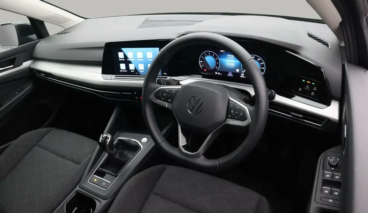 2024-volkswagen-golf-10-tsi-life-hatchback-big-9