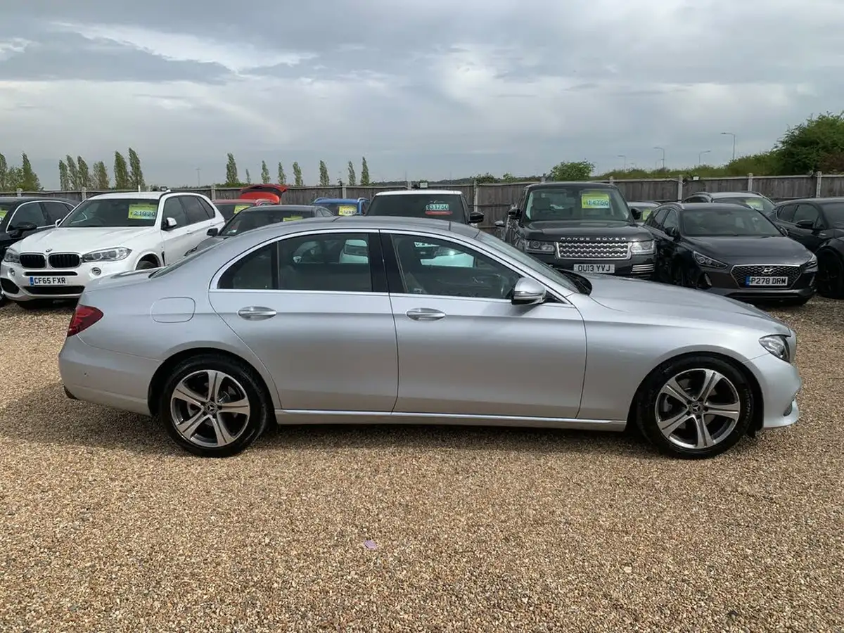 2018-mercedes-benz-e-class-20d-e220d-se-premiumss-saloon-4d-big-5