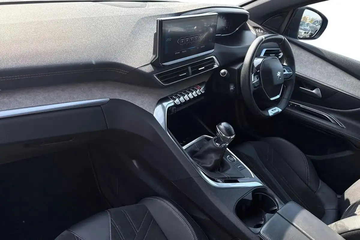 2021-peugeot-3008-suv-12-puretech-gt-big-14