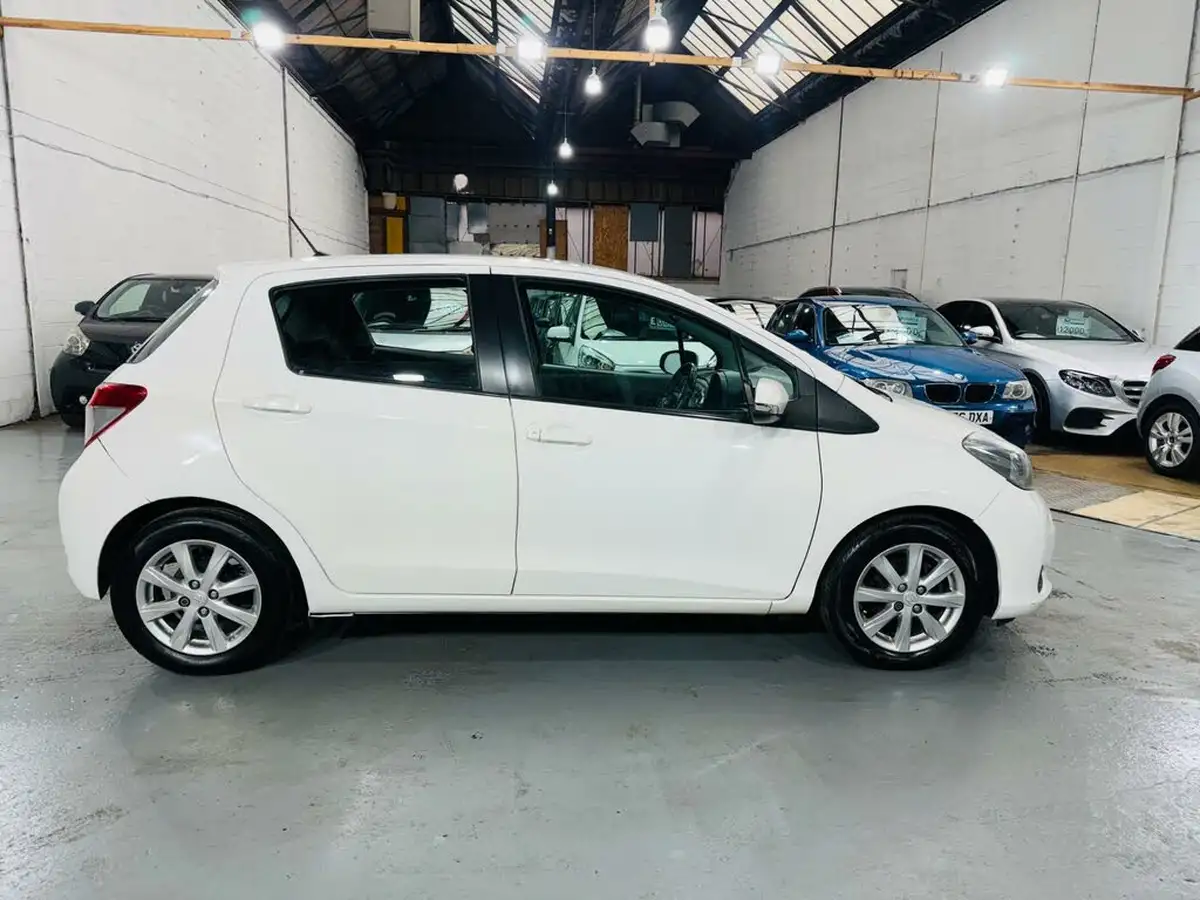 2013-toyota-yaris-133-tr-vvt-i-5d-big-6