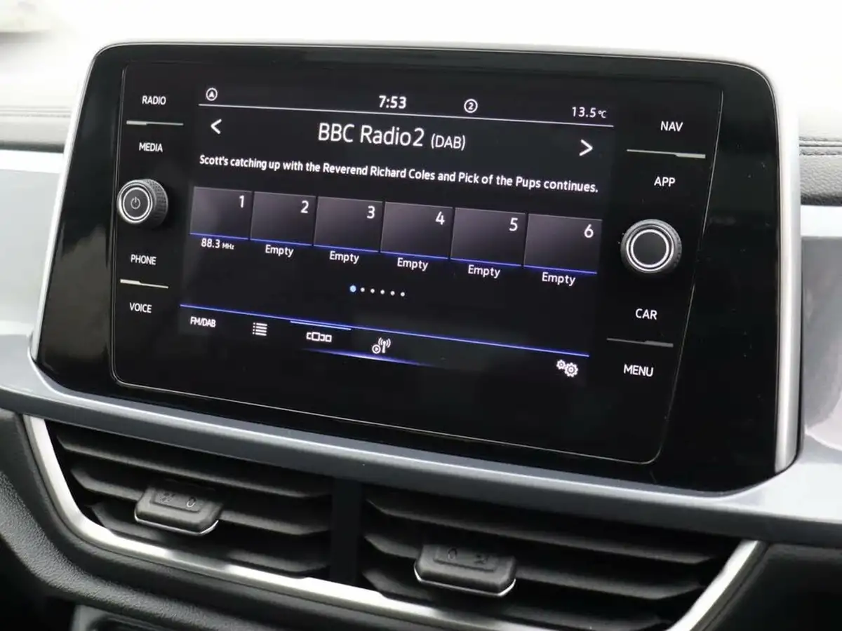 2022-volkswagen-t-roc-15-tsi-style-hatchback-5d-dsg-big-11