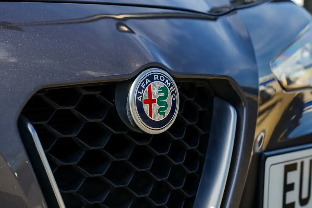 2021-alfa-romeo-giulia-22td-lusso-ti-big-3