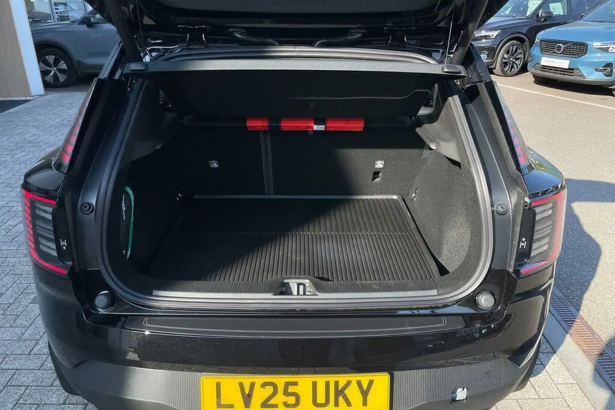 2025-volvo-ex30-e-single-motor-plus-extended-range-big-18