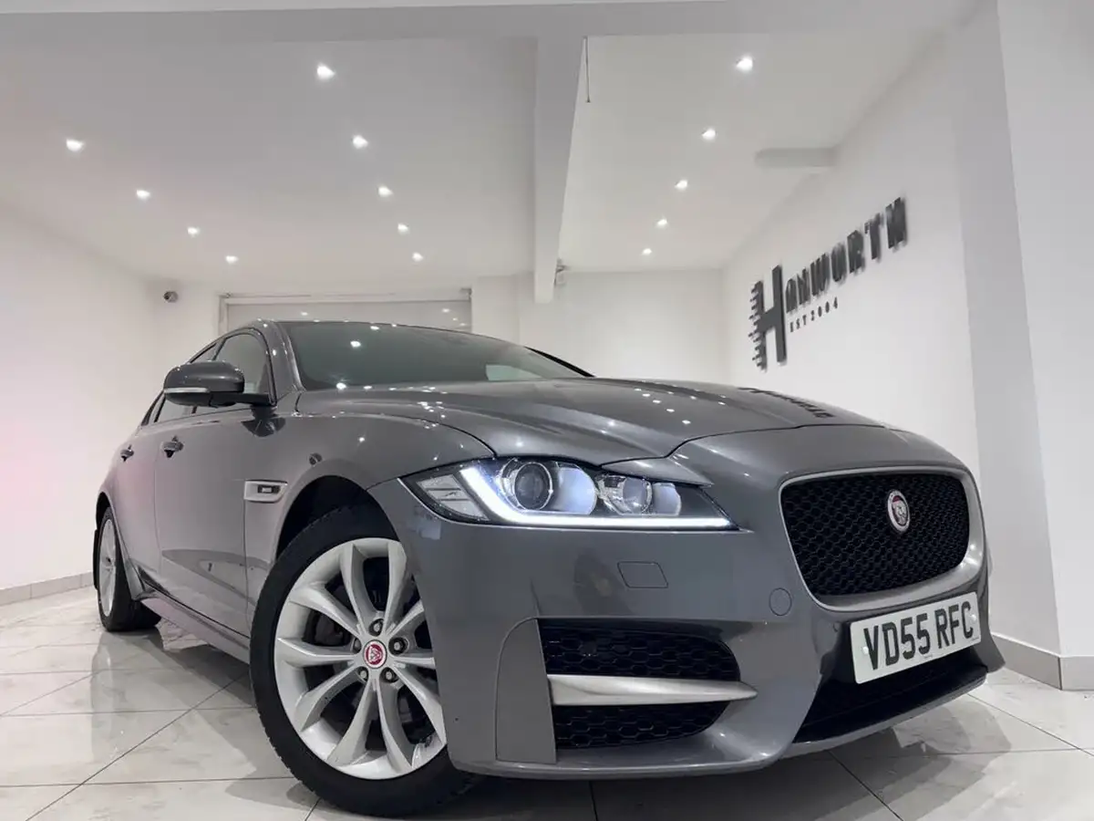 2017-jaguar-xf-20td-r-sport-180ps-awd-saloon-4d-1999cc-auto-big-0