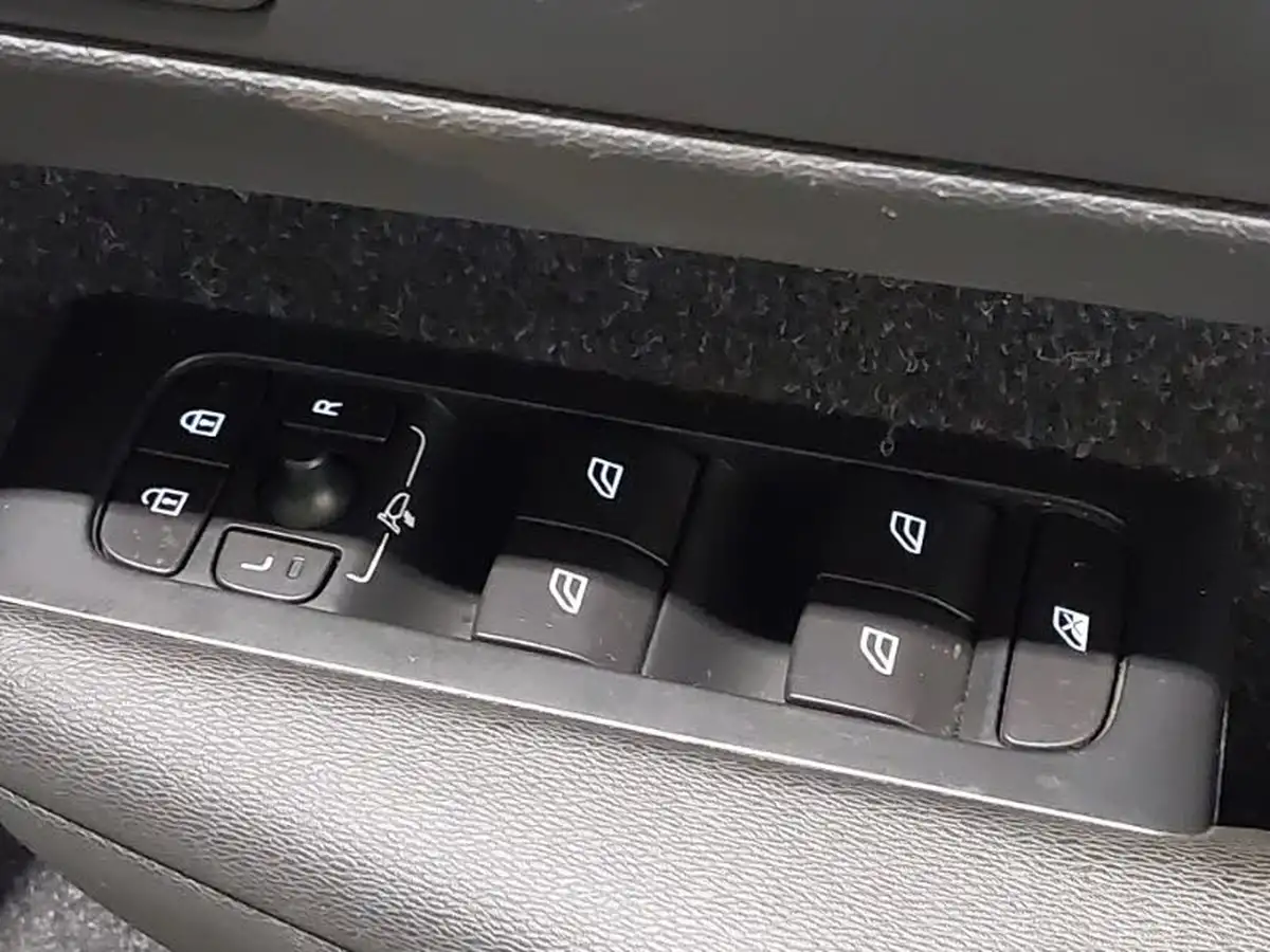 2018-volvo-xc40-20td-d4-inscription-pro-big-11