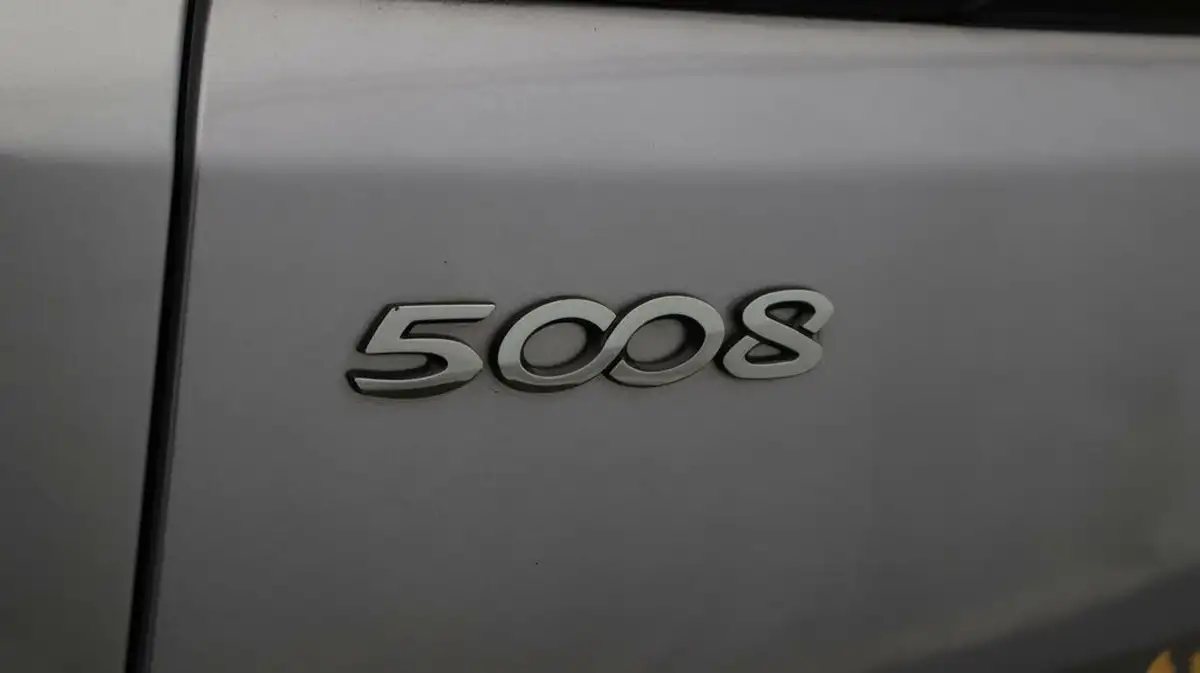 2019-peugeot-5008-suv-16-puretech-gt-line-premium-big-23