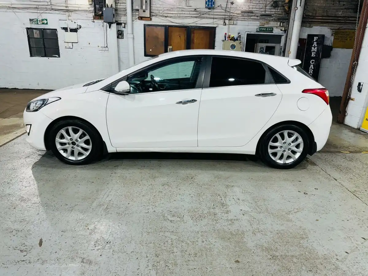 2012-hyundai-i30-16td-style-110ps-auto-big-7