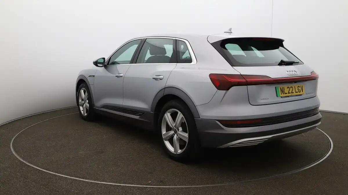 2022-audi-e-tron-55e-technik-station-wagon-big-55