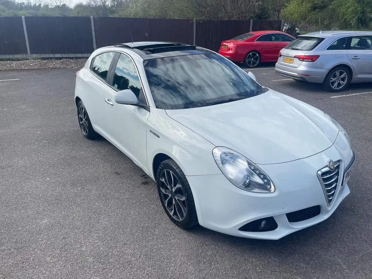 2012-alfa-romeo-giulietta-20td-lusso-170-bhp-tct-big-45