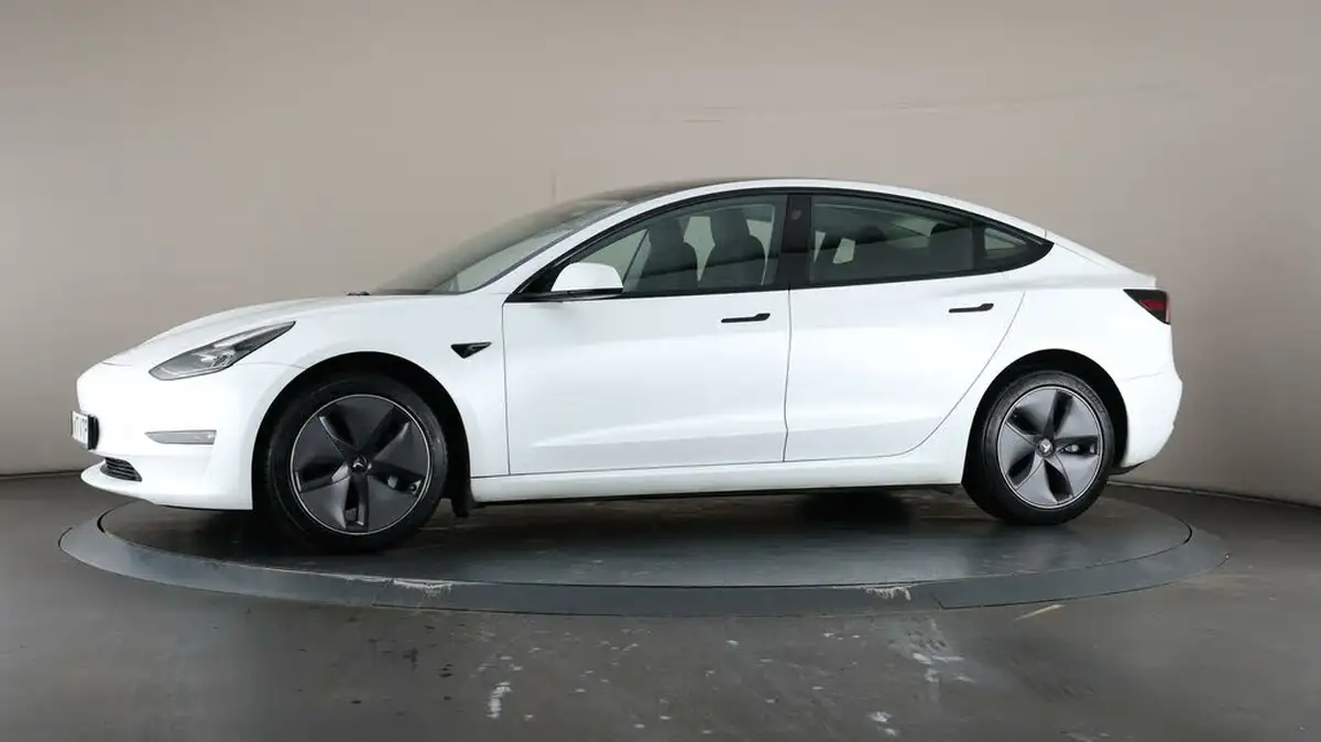 2021-tesla-model-3-e-long-range-awd-big-32