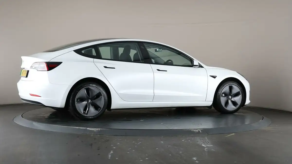 2021-tesla-model-3-e-long-range-awd-big-56