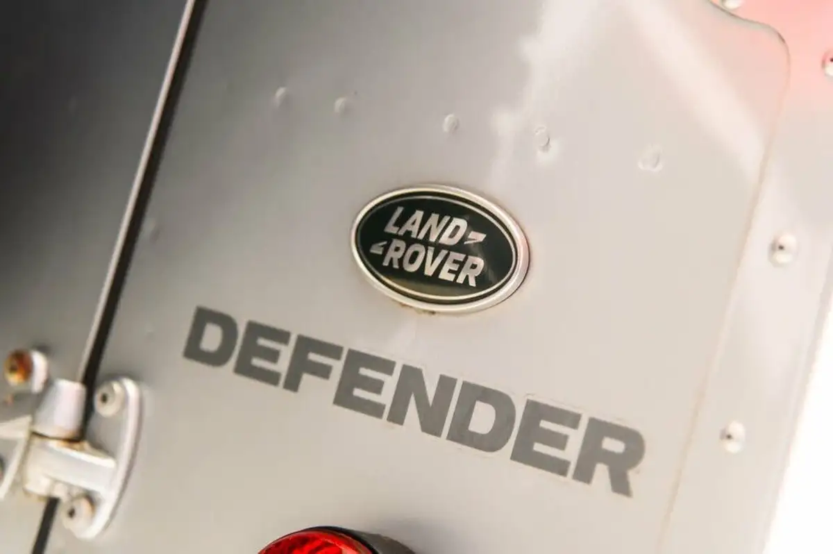 2015-land-rover-90-defender-22td-xs-hard-top-big-31