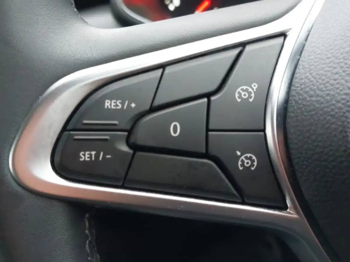 2020-renault-clio-10-sce-iconic-75bhp-big-12