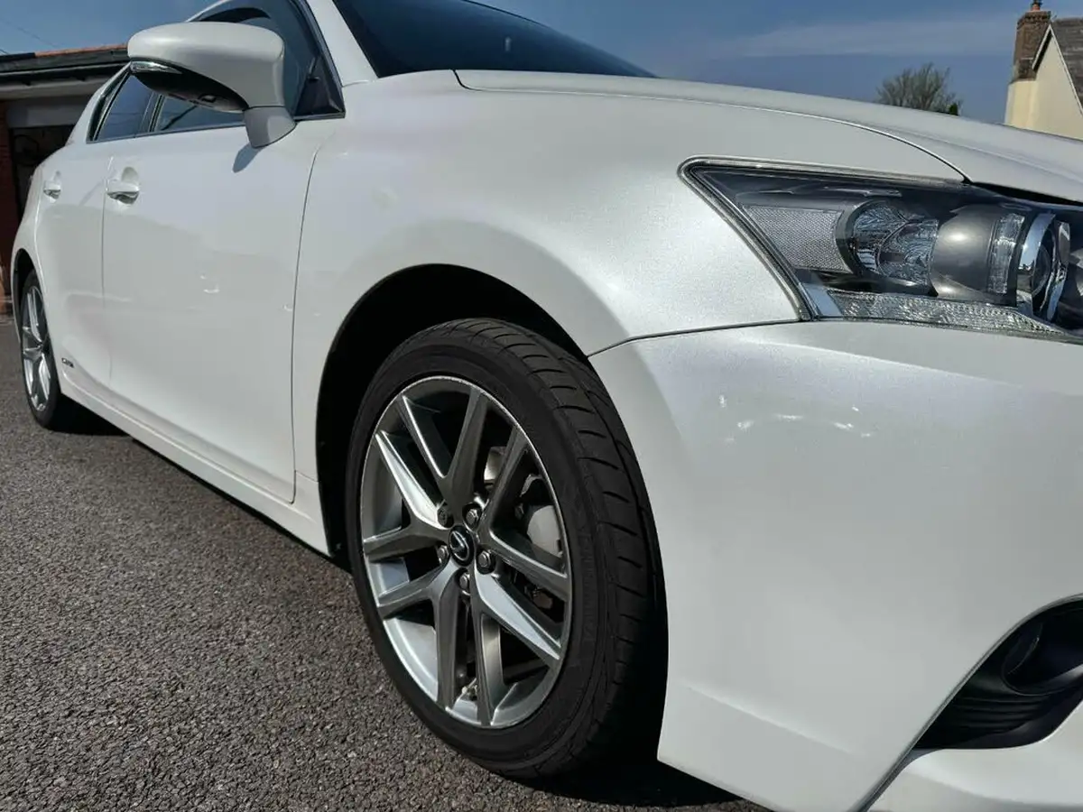 2015-lexus-ct-200h-18-advance-plus-big-23