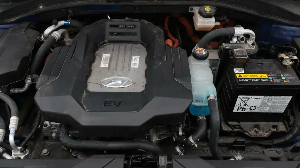 2022-hyundai-ioniq-e-premium-electric-big-19