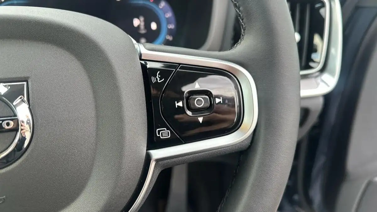 2025-volvo-v60-20-b4-plus-station-wagon-big-18