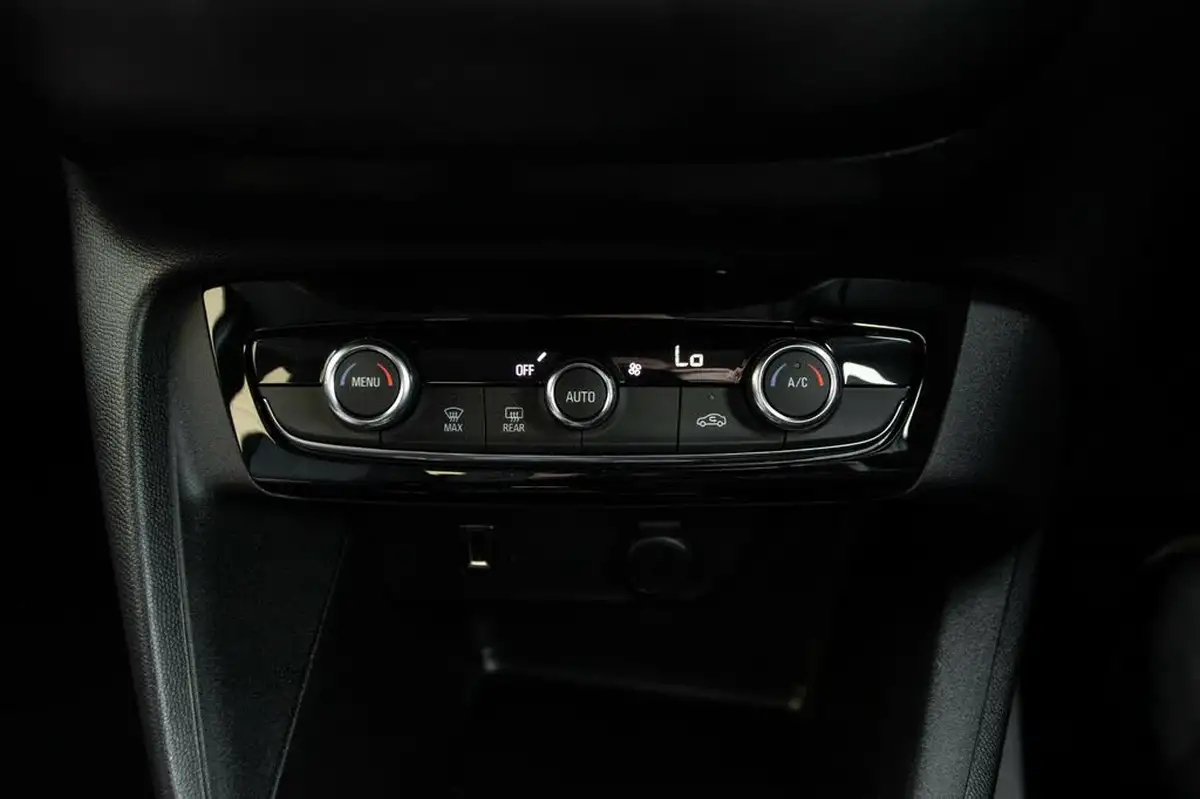 2020-vauxhall-corsa-e-se-nav-11kw-big-30