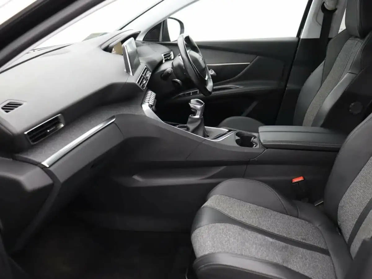 2020-peugeot-3008-suv-12-puretech-allure-big-9