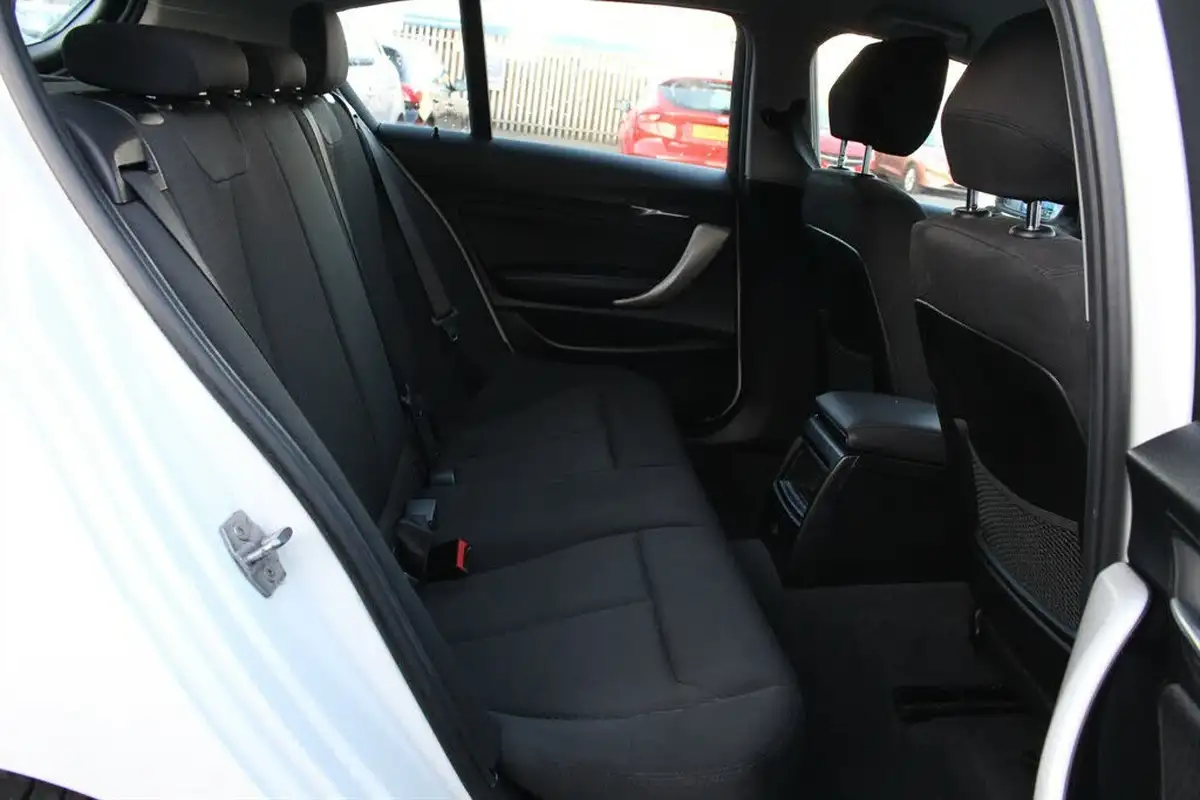 2019-bmw-1-series-15td-116d-se-business-ss-5d-big-28