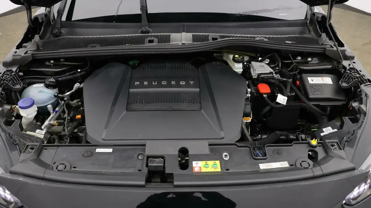 2020-peugeot-208-e-gt-big-18