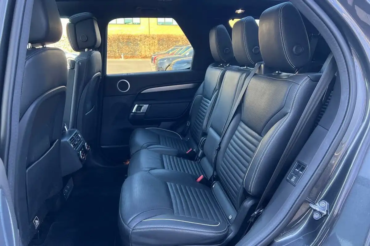 2022-land-rover-discovery-30-d300-r-dynamic-hse-big-45