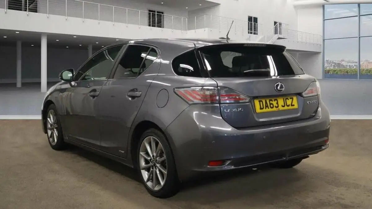 2013-lexus-ct-200h-18-advance-big-6