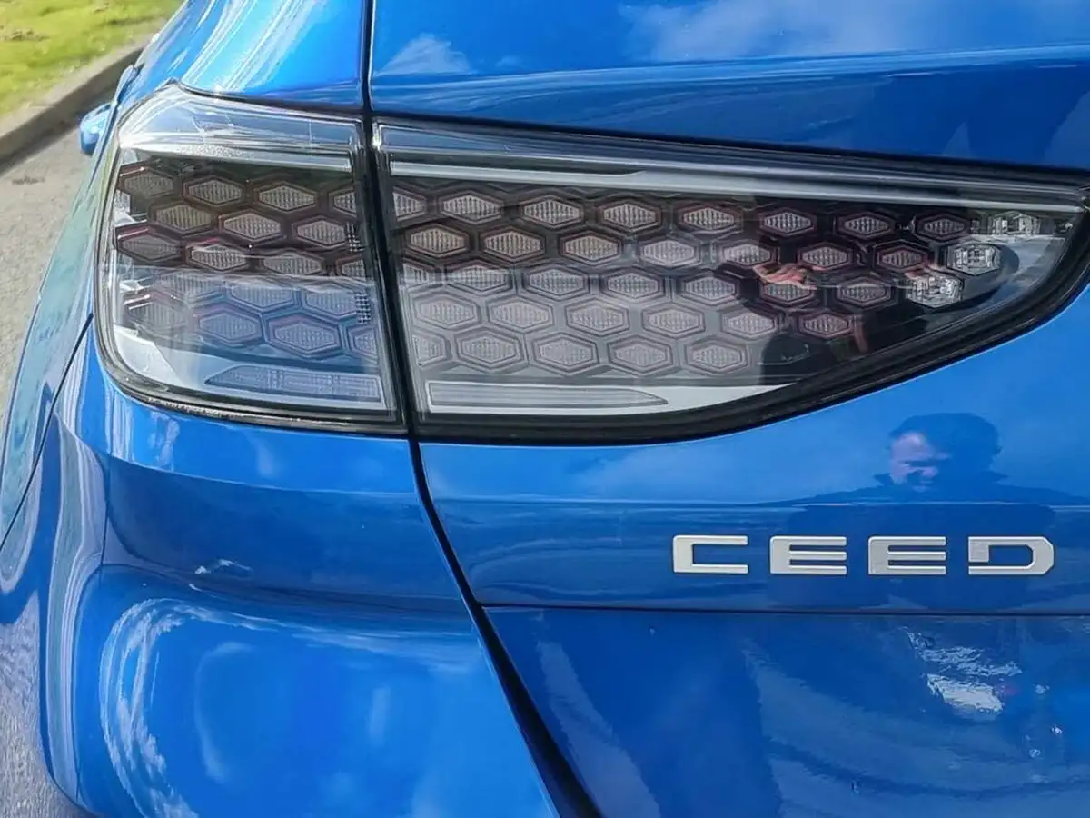 2022-kia-ceed-15-t-gdi-gt-line-big-19